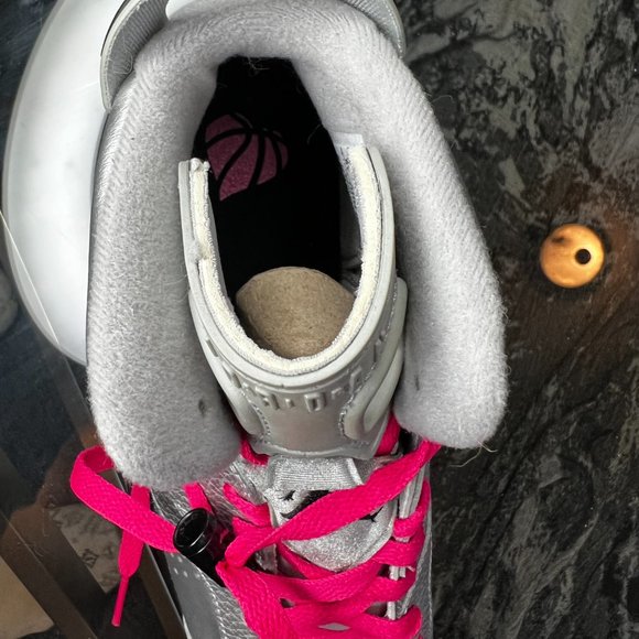 Jordan 2012 Valentines Day 6s Size 6 - Picture 3 of 10